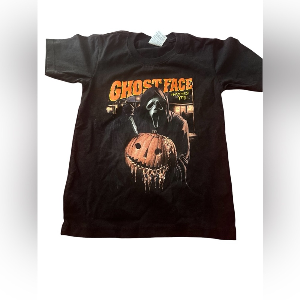 Kids t shirt  it says medium but it more 6 -7 years old